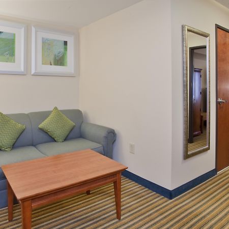 Holiday Inn Express Hotel & Suites Fredericksburg By Ihg Ngoại thất bức ảnh