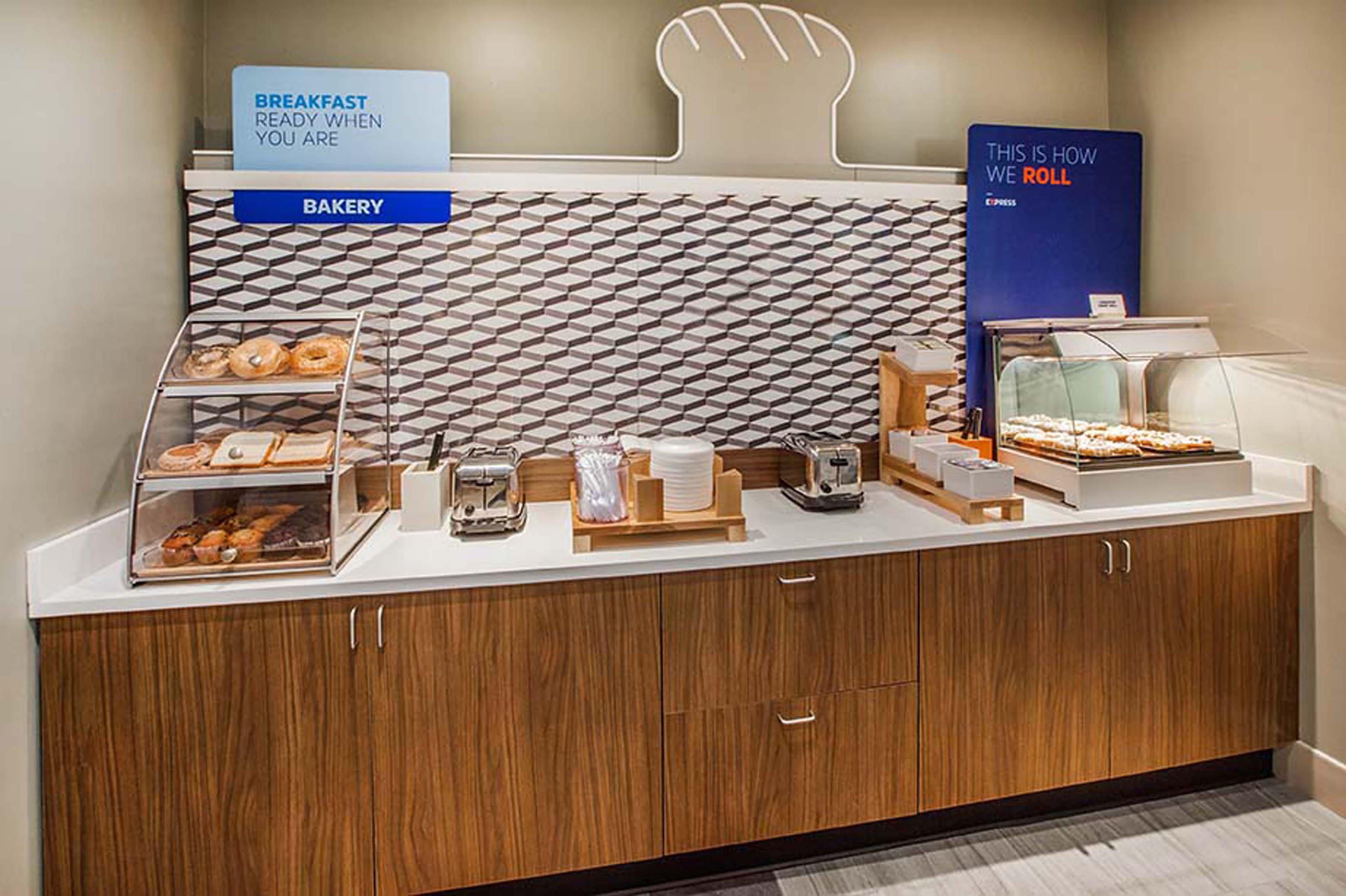 Holiday Inn Express Hotel & Suites Fredericksburg By Ihg Ngoại thất bức ảnh