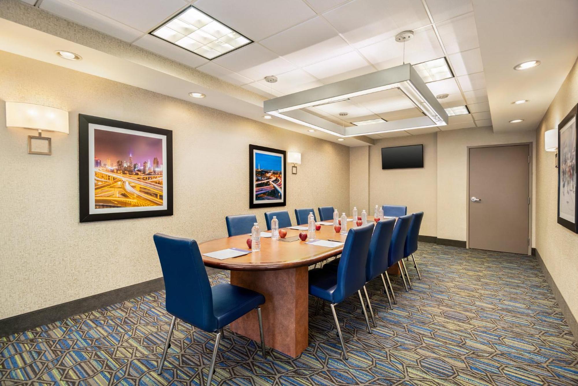 Holiday Inn Express Hotel & Suites Fredericksburg By Ihg Ngoại thất bức ảnh