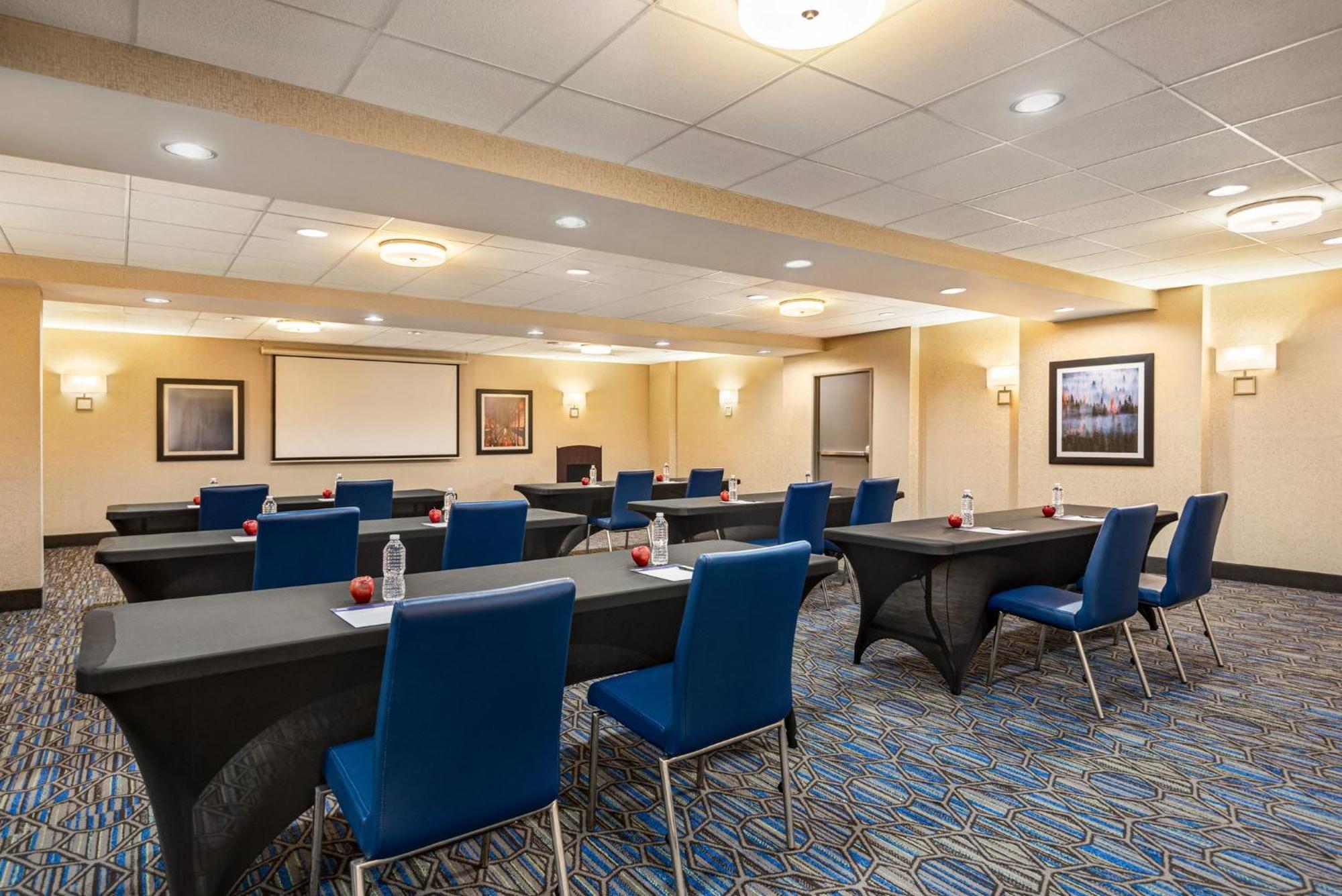 Holiday Inn Express Hotel & Suites Fredericksburg By Ihg Ngoại thất bức ảnh