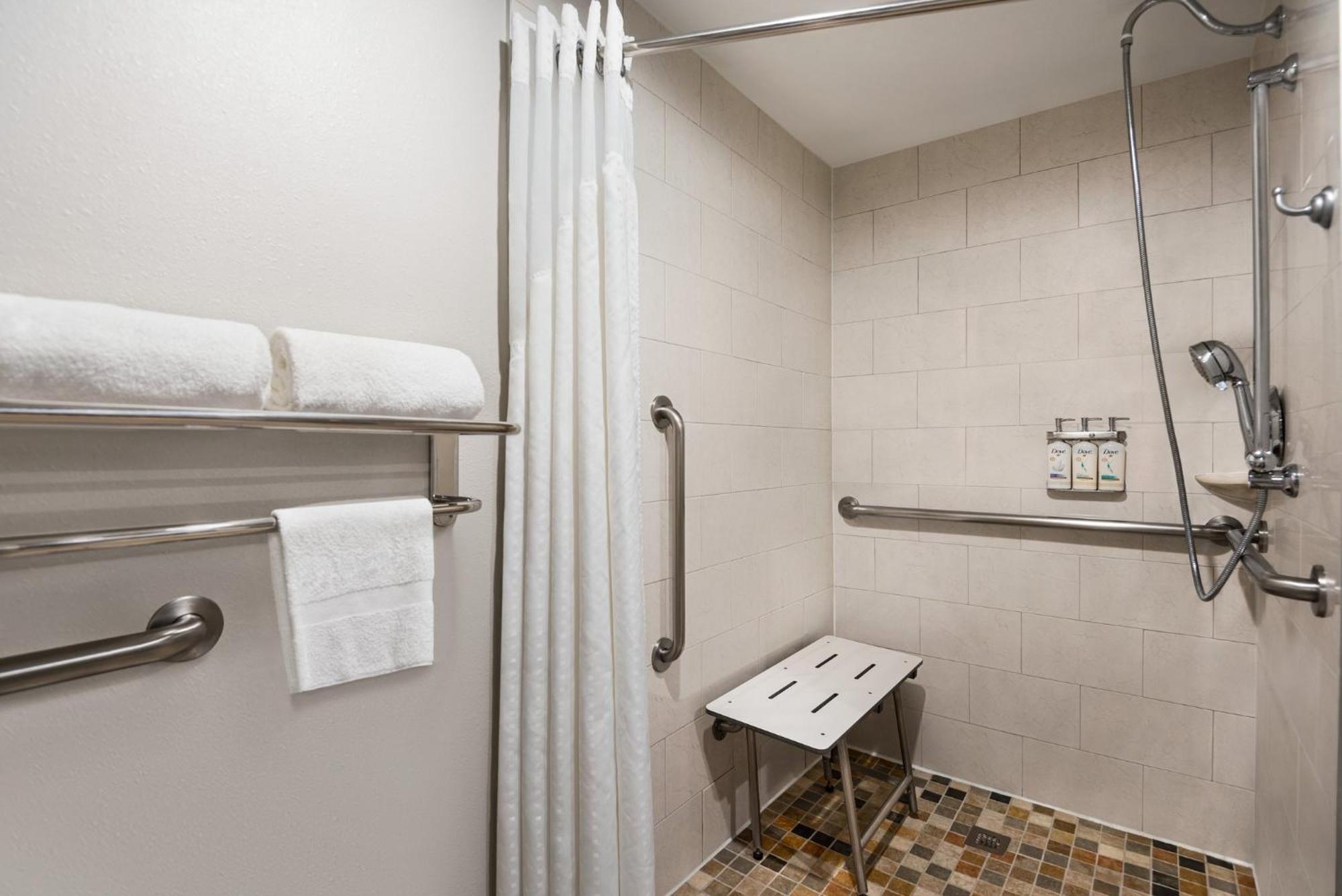 Holiday Inn Express Hotel & Suites Fredericksburg By Ihg Ngoại thất bức ảnh