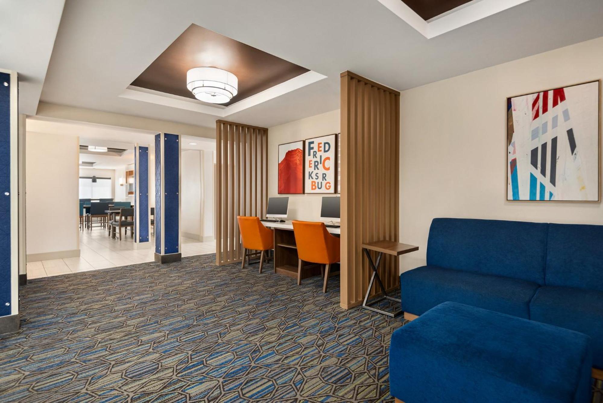 Holiday Inn Express Hotel & Suites Fredericksburg By Ihg Ngoại thất bức ảnh