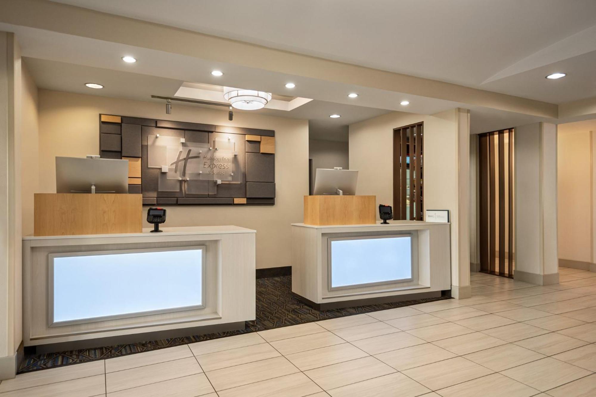 Holiday Inn Express Hotel & Suites Fredericksburg By Ihg Ngoại thất bức ảnh