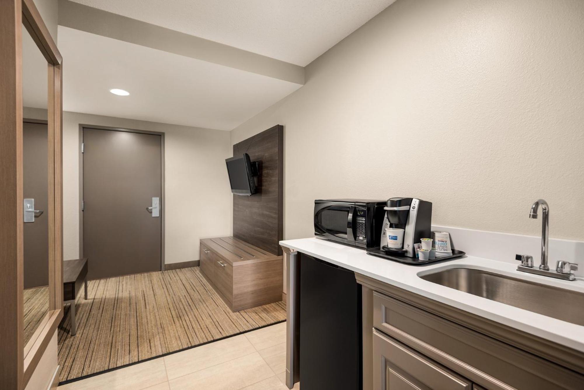 Holiday Inn Express Hotel & Suites Fredericksburg By Ihg Ngoại thất bức ảnh