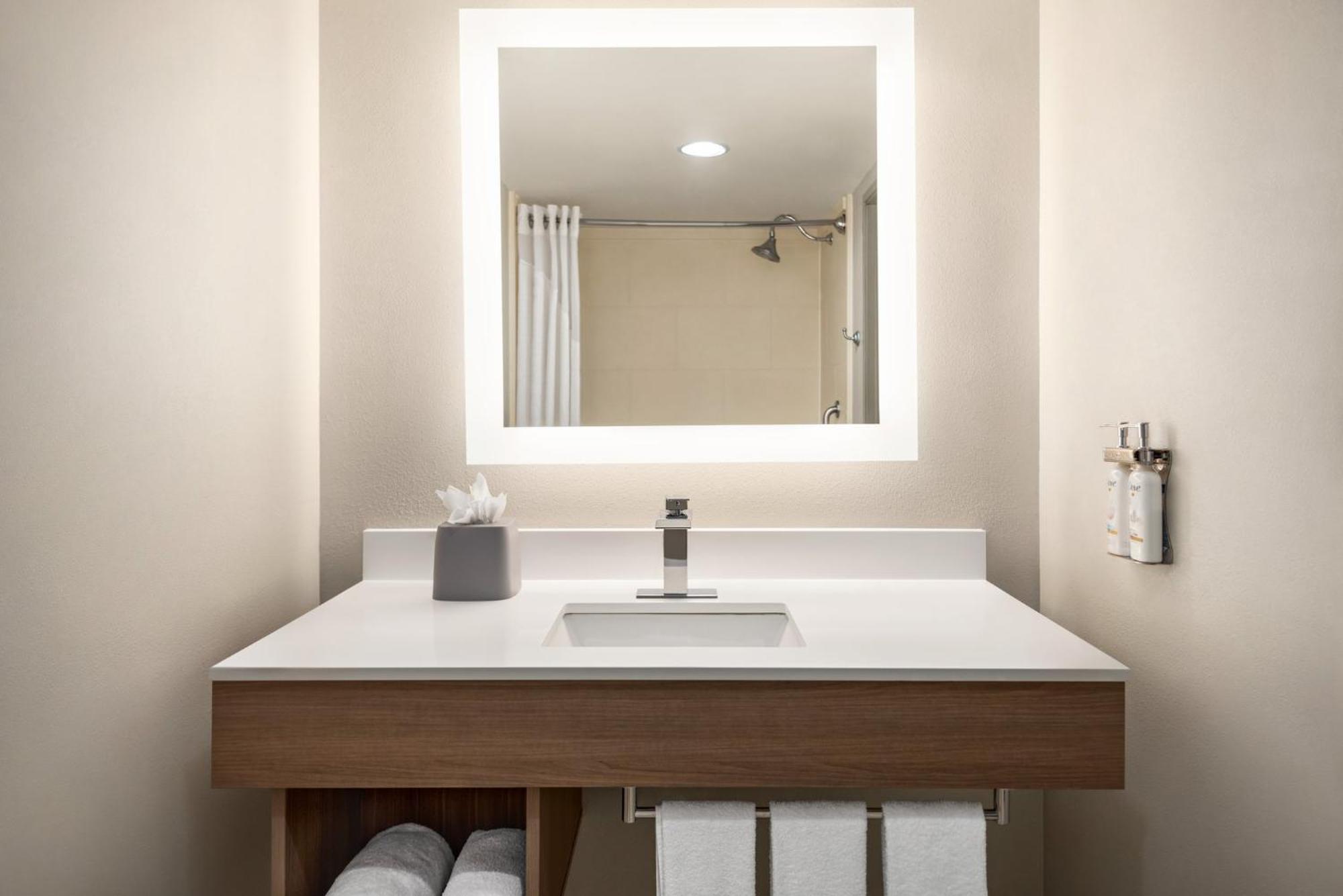 Holiday Inn Express Hotel & Suites Fredericksburg By Ihg Ngoại thất bức ảnh