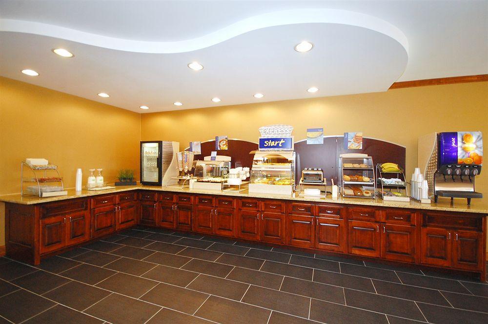 Holiday Inn Express Hotel & Suites Fredericksburg By Ihg Ngoại thất bức ảnh
