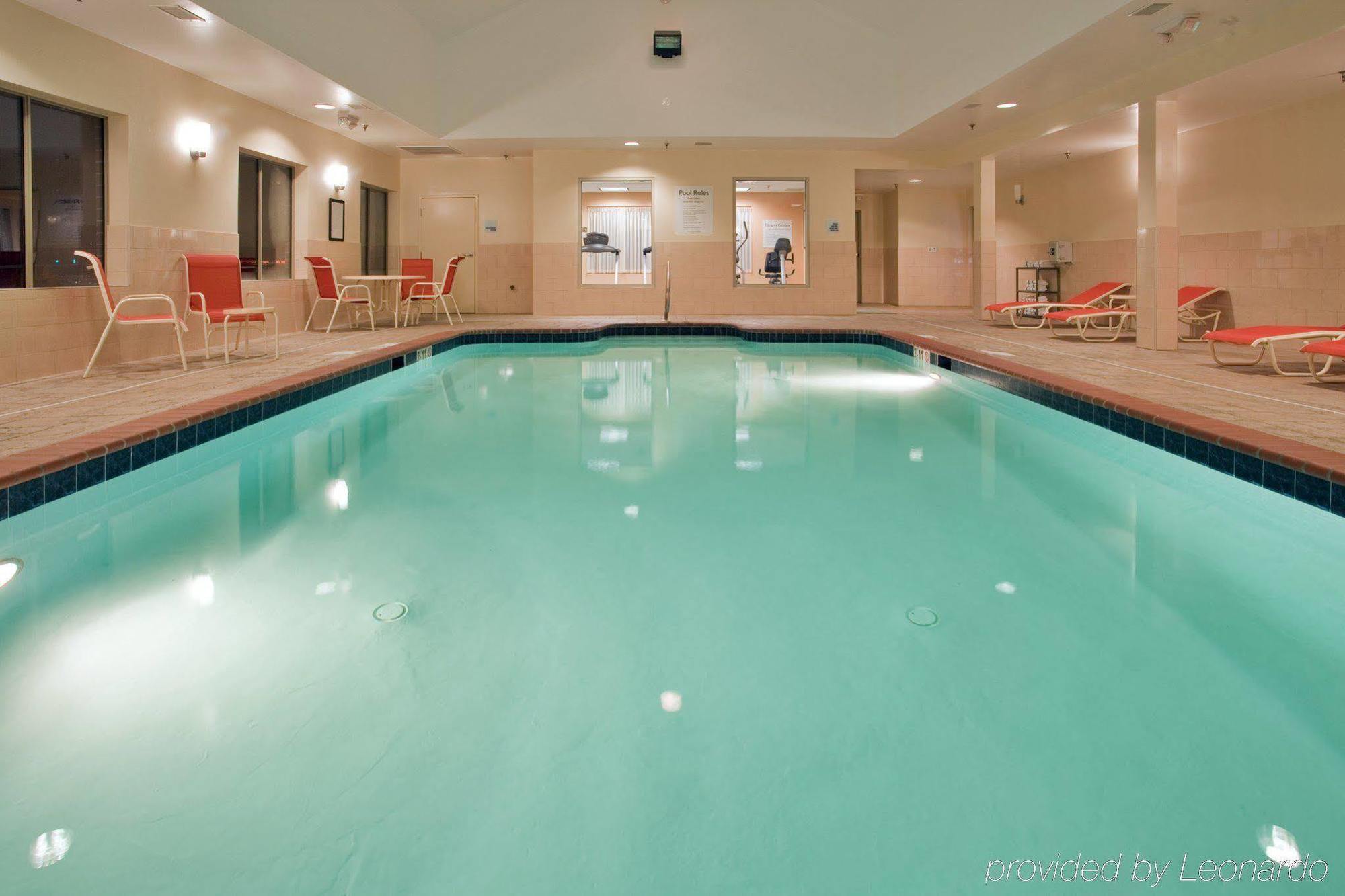 Holiday Inn Express Hotel & Suites Fredericksburg By Ihg Ngoại thất bức ảnh