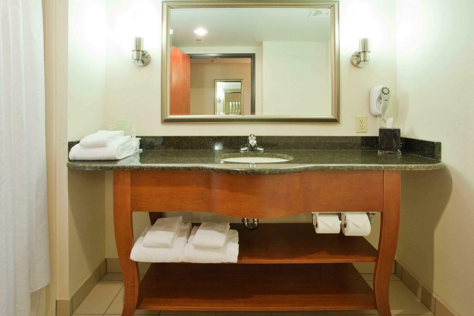Holiday Inn Express Hotel & Suites Fredericksburg By Ihg Phòng bức ảnh