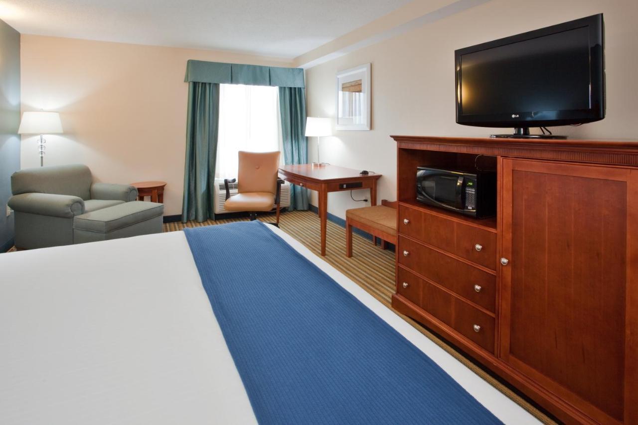 Holiday Inn Express Hotel & Suites Fredericksburg By Ihg Ngoại thất bức ảnh